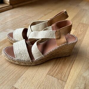 NEW / Never Worn - Toni Pons Originals size 38 Susa-SP sandals.